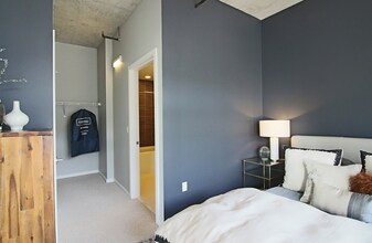 135 W Roosevelt Rd in Chicago, IL - Building Photo - Building Photo
