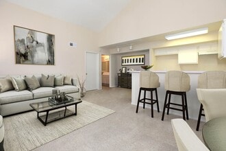 Riverpark in Canyon Country, CA - Foto de edificio - Building Photo