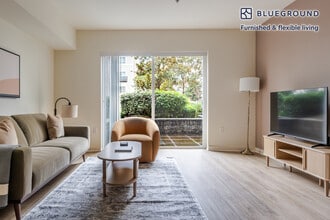 362 Bellevue Way NE in Bellevue, WA - Building Photo - Building Photo