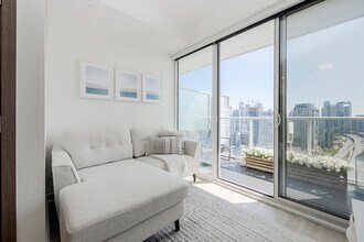 17-4517 Bathurst St in Toronto, ON - Building Photo - Building Photo