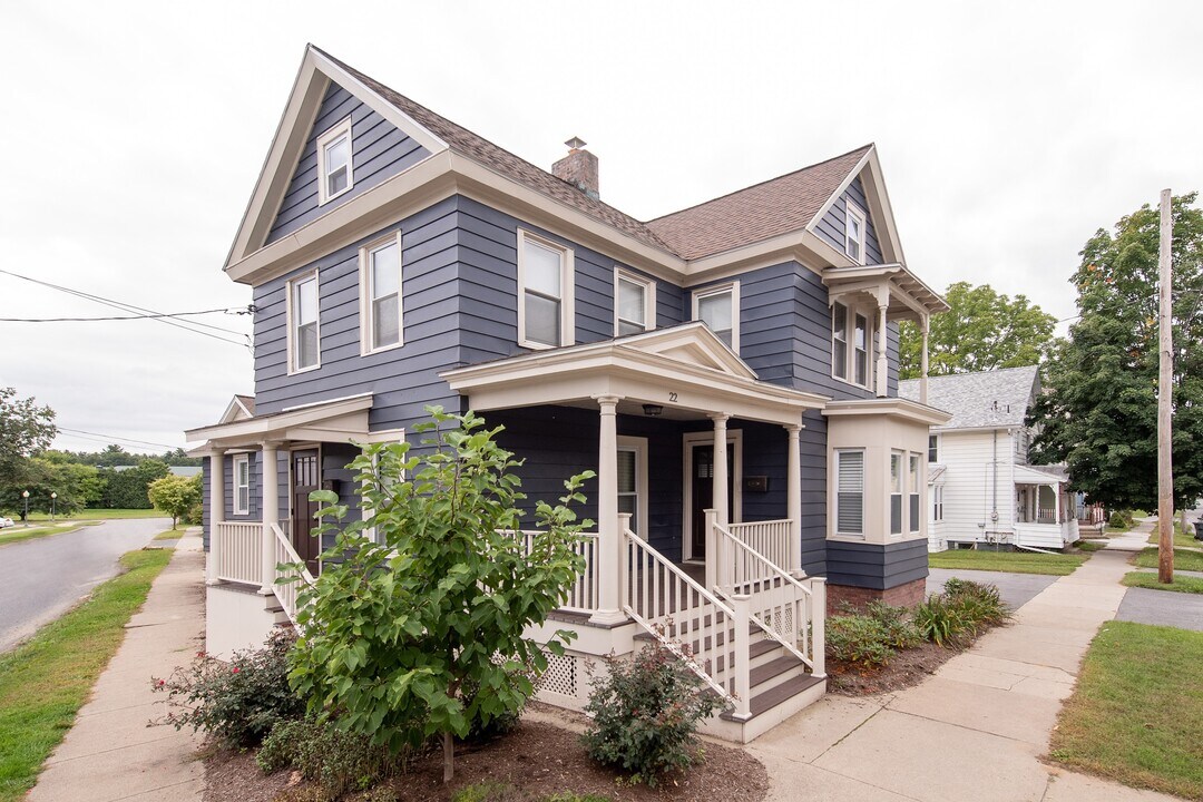 22 Lincoln Ave in Saratoga Springs, NY - Building Photo