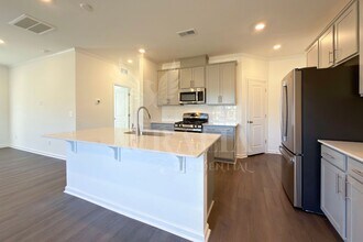 1036 Red Finch Way in Angier, NC - Foto de edificio - Building Photo