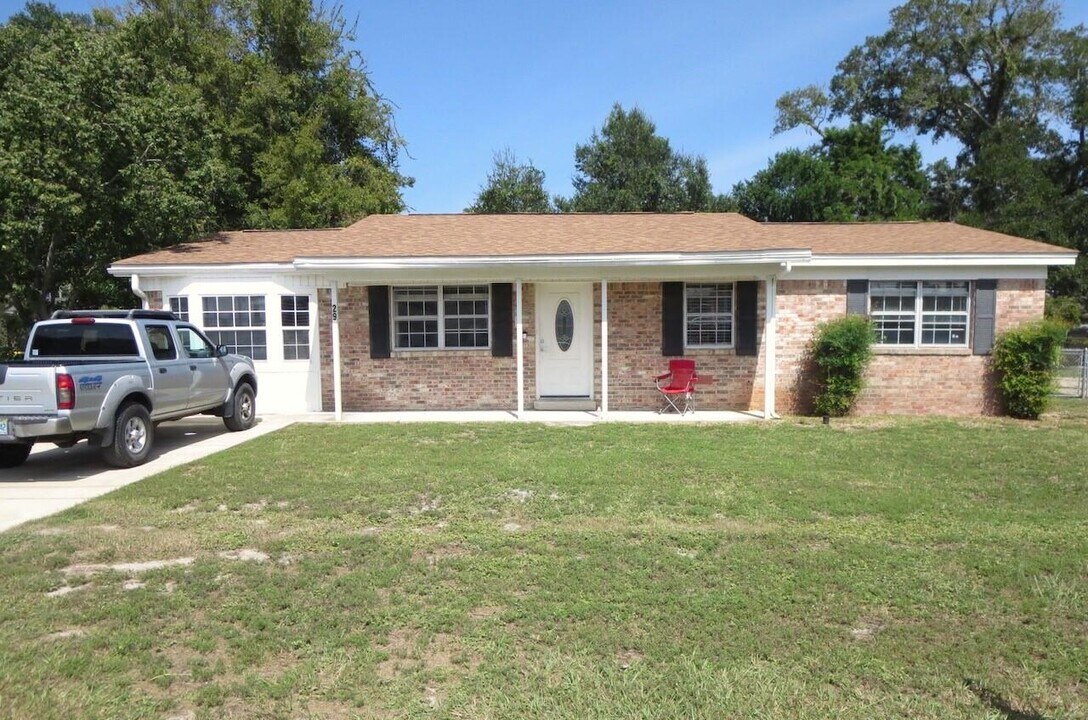29 North St in Mary Esther, FL - Building Photo