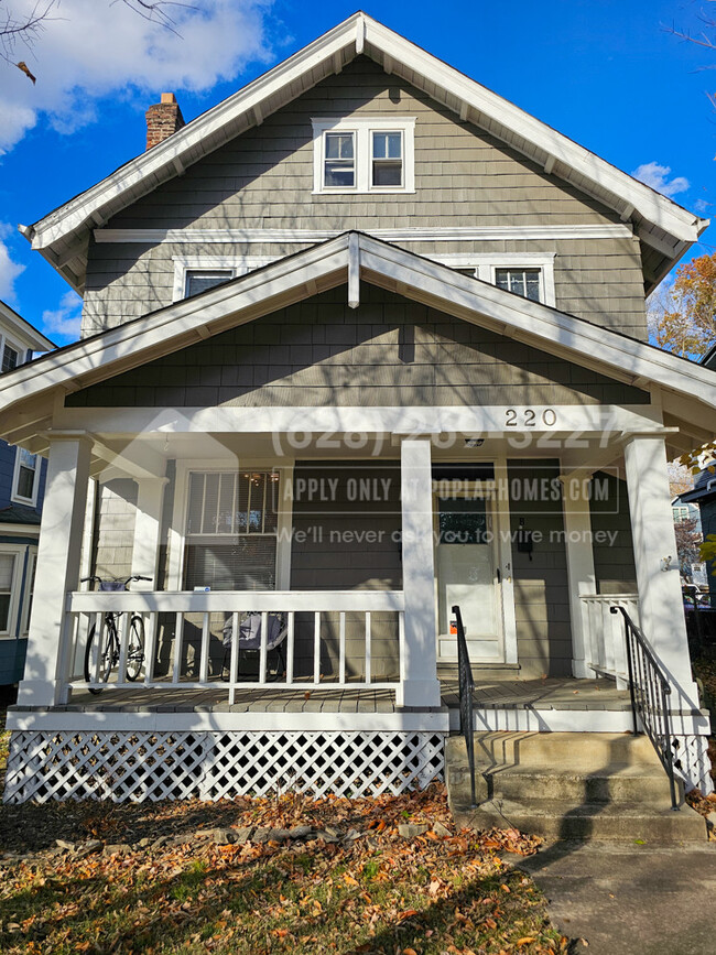 220 E Oakland Ave in Columbus, OH - Foto de edificio - Building Photo