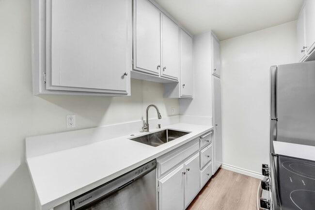 824 Maple St in Ocean Park neighborhood in... in Santa Monica, CA - Building Photo - Building Photo