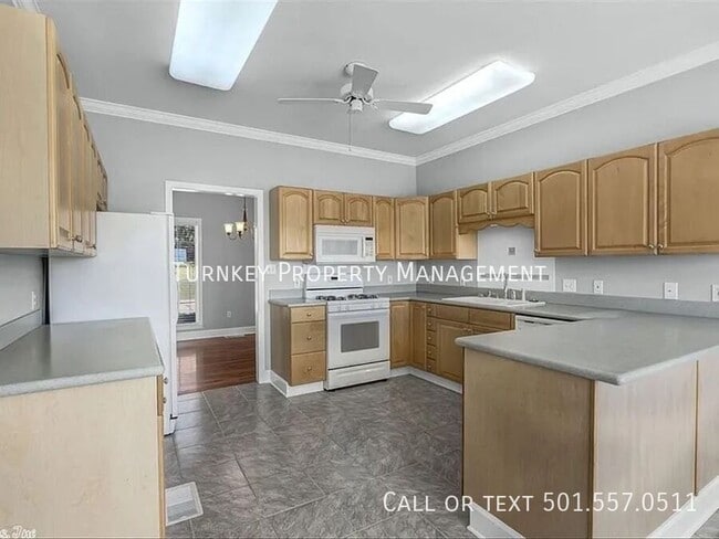 4314 Old Oak Dr in Little Rock, AR - Building Photo - Building Photo