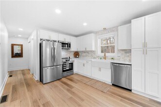 150 Sweetwater St in Canton, GA - Building Photo - Building Photo