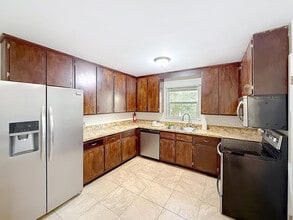 1422 Lucy St in Tallahassee, FL - Foto de edificio - Building Photo