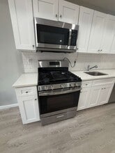 96 Montgomery St, Unit Unit 2 in Paterson, NJ - Building Photo - Building Photo