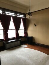 1182 Locust St in Dubuque, IA - Building Photo - Building Photo