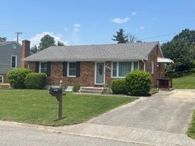 839 Pyrtle Dr in Salem, VA - Building Photo