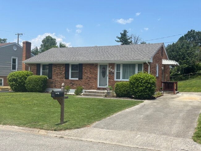 property at 839 Pyrtle Dr