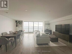 33 Harbour Square in Toronto, ON - Building Photo - Building Photo