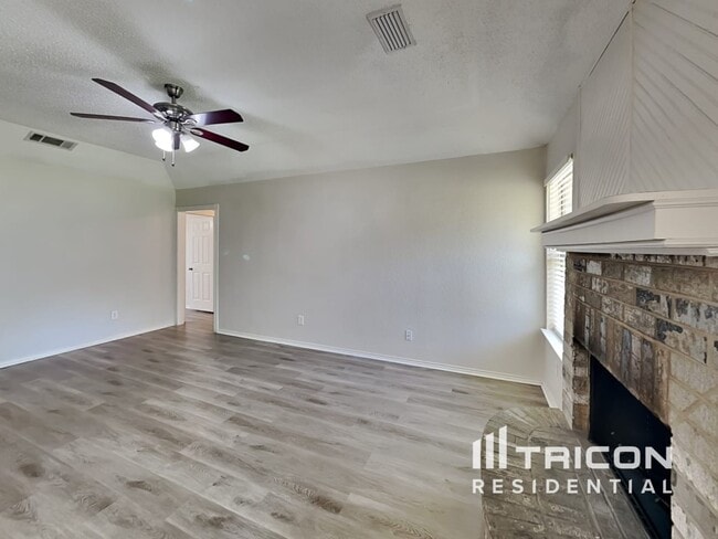 615 Sherman Dr in Mansfield, TX - Building Photo - Building Photo