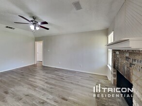 615 Sherman Dr in Mansfield, TX - Building Photo - Building Photo