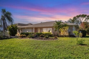 320 San Rafael Ave in North Port, FL - Building Photo