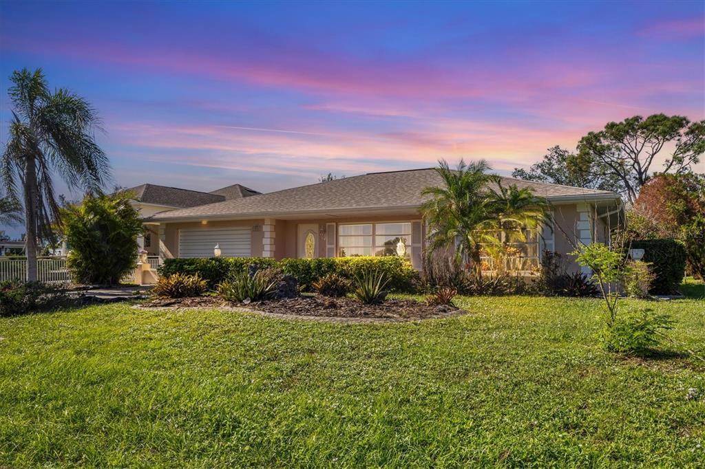 320 San Rafael Ave in North Port, FL - Building Photo