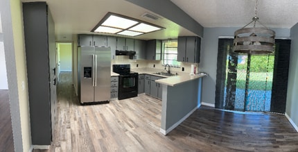 2928 Pine Tree Dr in Edgewater, FL - Building Photo - Building Photo