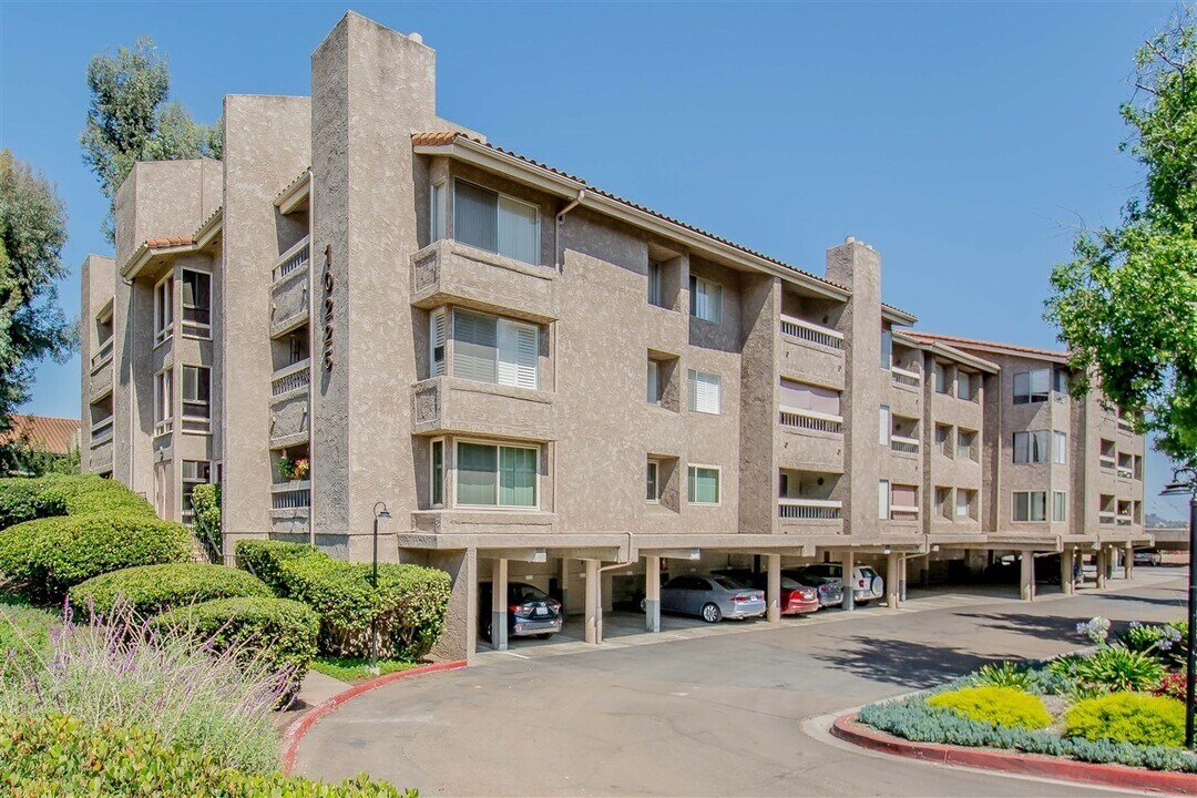 10225 Caminito Cuervo, Unit 126 in San Diego, CA - Foto de edificio