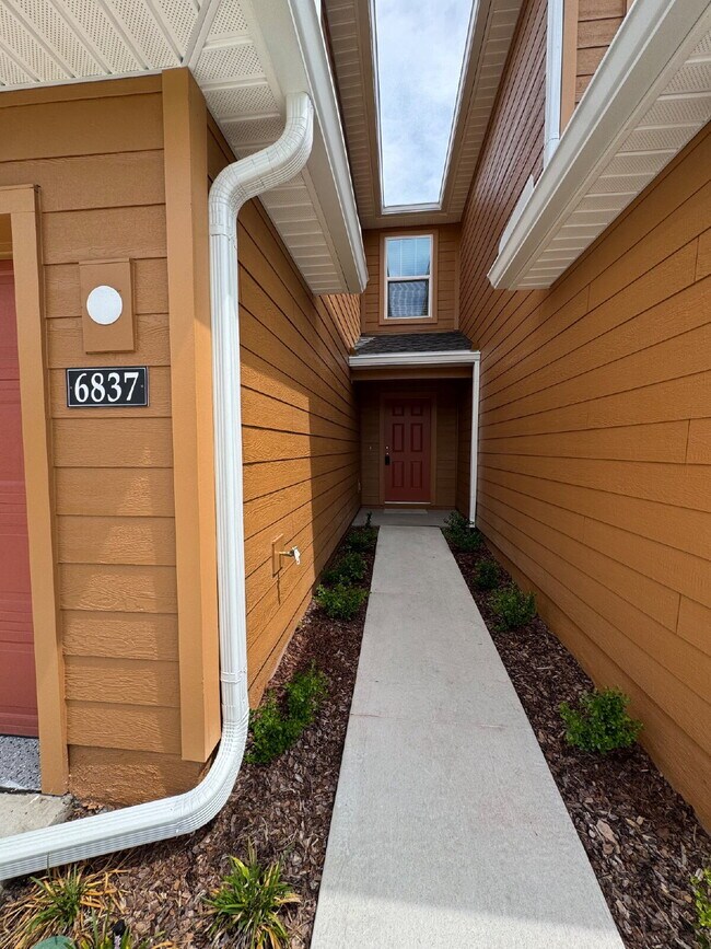 6837 Lake Mist Ln in Jacksonville, FL - Building Photo - Building Photo