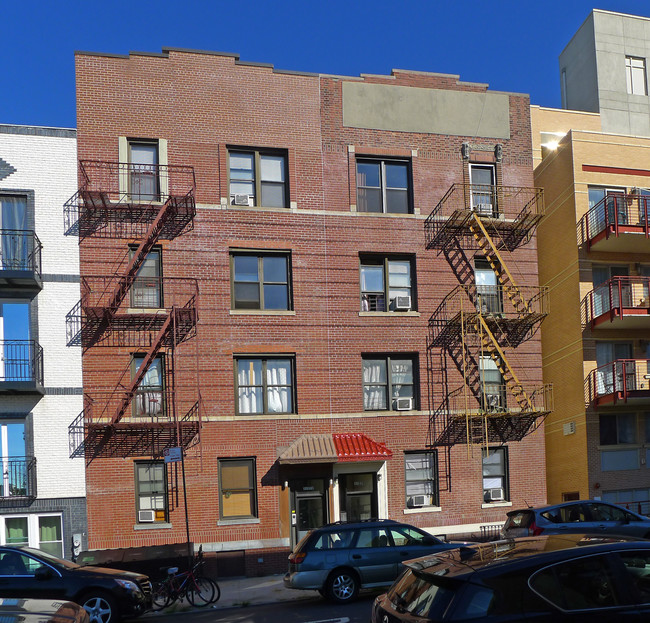 3172 37th St in Long Island City, NY - Building Photo - Building Photo