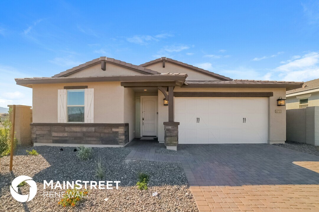 8712 S 69th Dr in Phoenix, AZ - Foto de edificio