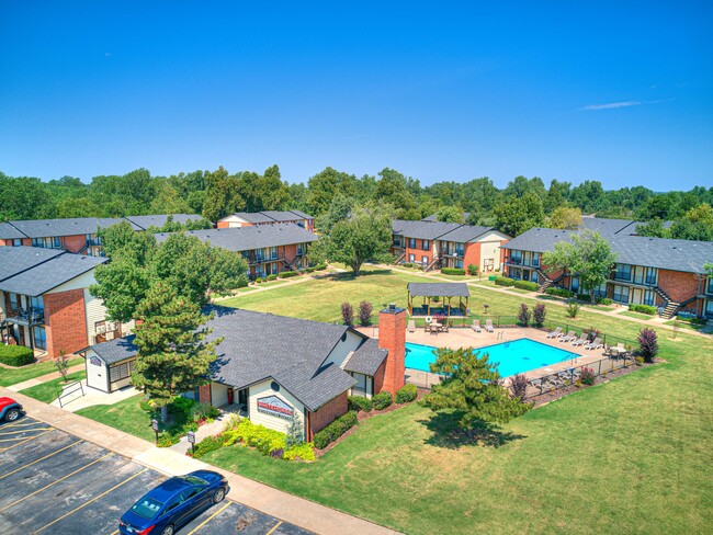 Whitehorse Apartments in Yukon, OK - Building Photo - Building Photo