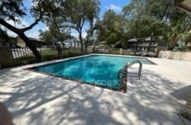 12137 117th St N in Largo, FL - Building Photo - Building Photo