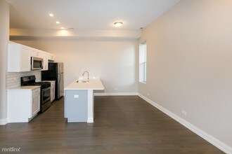 2620 W Cermak Rd-Unit -Unit 2R in Chicago, IL - Building Photo - Building Photo
