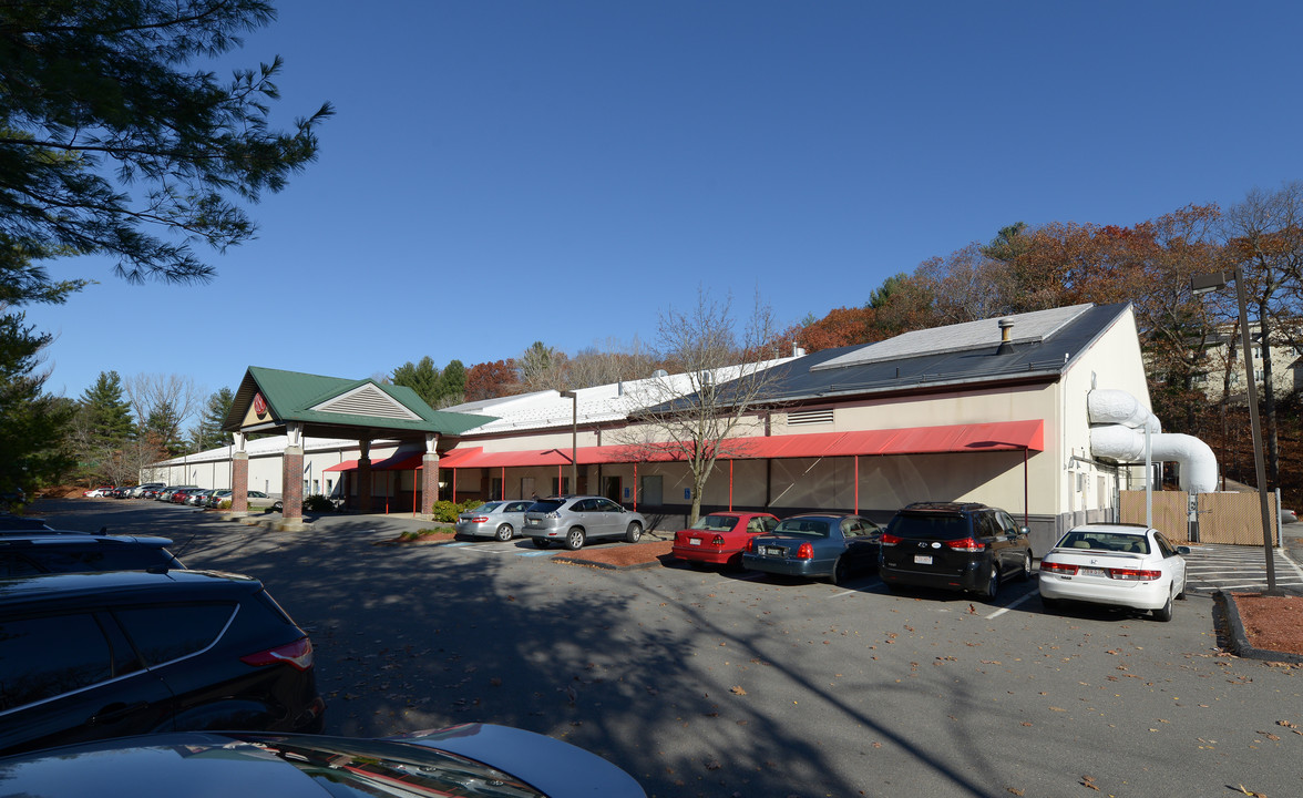 135 Wells Ave in Newton, MA - Foto de edificio