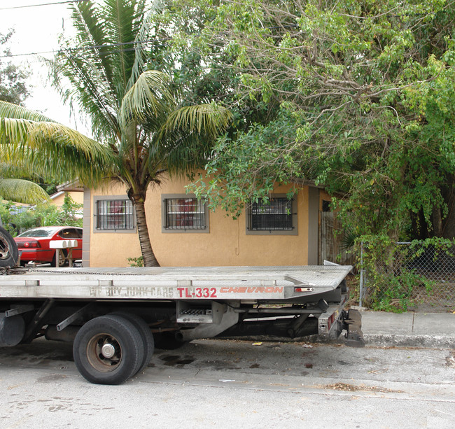 5825 NW 5th Ct in Miami, FL - Building Photo - Building Photo