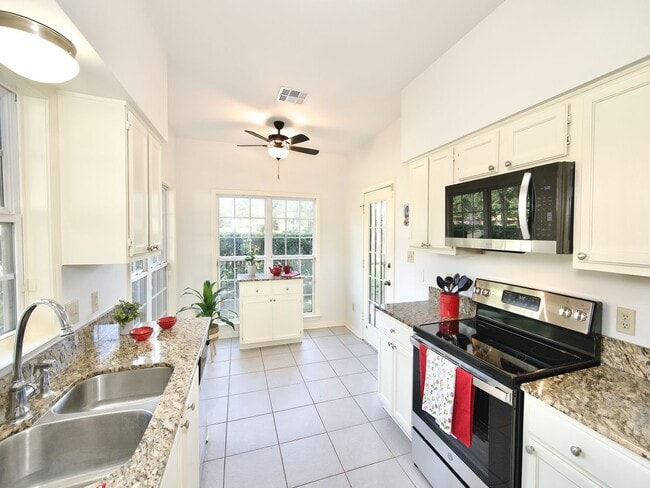 7956 Jefferson Pl Blvd in Baton Rouge, LA - Building Photo - Building Photo