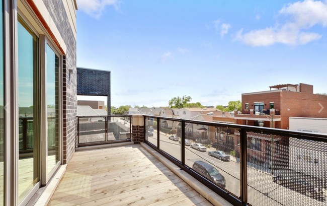 3049 N Clybourn Ave in Chicago, IL - Building Photo - Other