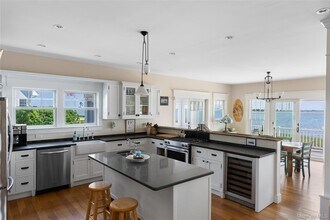 36 Oak Ln in Hampton Bays, NY - Building Photo - Building Photo