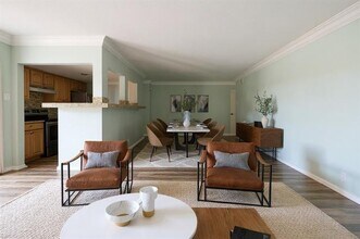 570 E Ave J St in Grand Prairie, TX - Building Photo - Building Photo