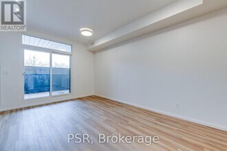 876-876 Bloor St W in Toronto, ON - Building Photo - Building Photo