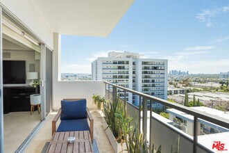 1155 N La Cienega Blvd in West Hollywood, CA - Building Photo - Building Photo