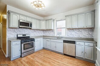27 Frederick Terrace-Unit -1 in Irvington, NJ - Building Photo - Building Photo