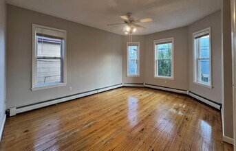 11a Beacon St, Unit 1 in Somerville, MA - Building Photo - Building Photo