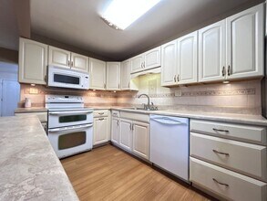 4058 Lake Ridge Cir in Virginia Beach, VA - Building Photo - Building Photo