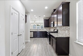 21939 Caprock Cyn in San Antonio, TX - Building Photo - Building Photo