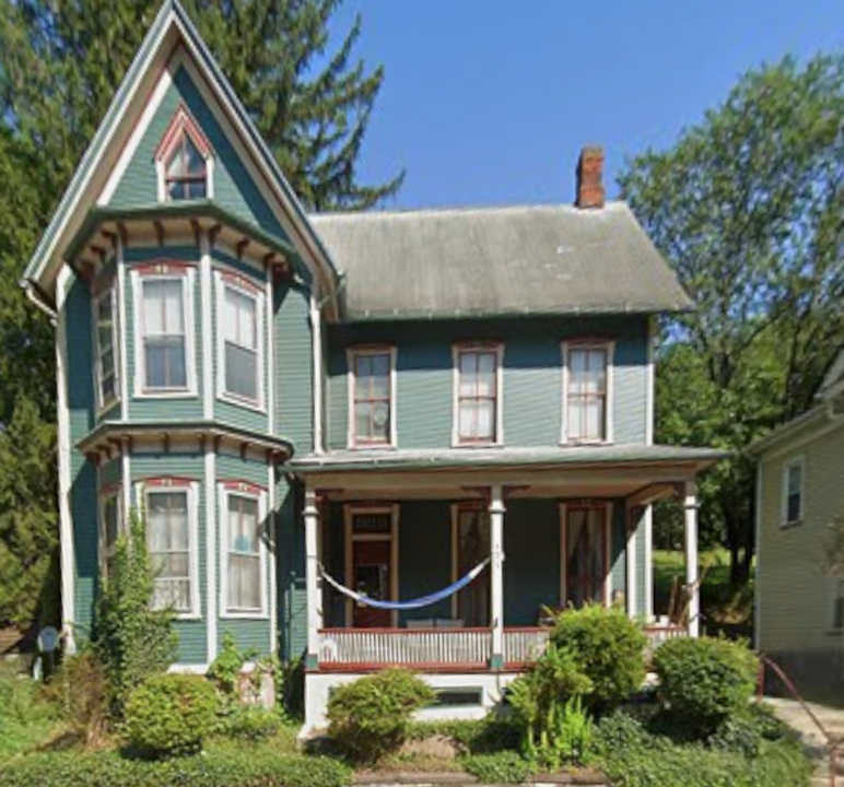 207 E Howard St in Bellefonte, PA - Foto de edificio