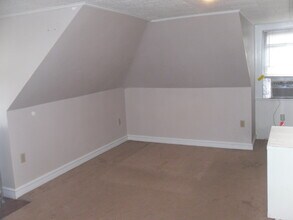 223 Halket St, Unit 2 in Pittsburgh, PA - Building Photo - Building Photo