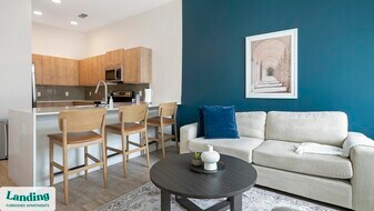 5256 International Dr in Orlando, FL - Building Photo