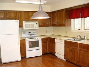 25 Founders Village in Clinton, CT - Building Photo - Building Photo