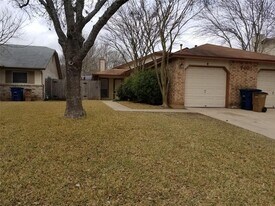 740 Simonetti Dr in Austin, TX - Building Photo