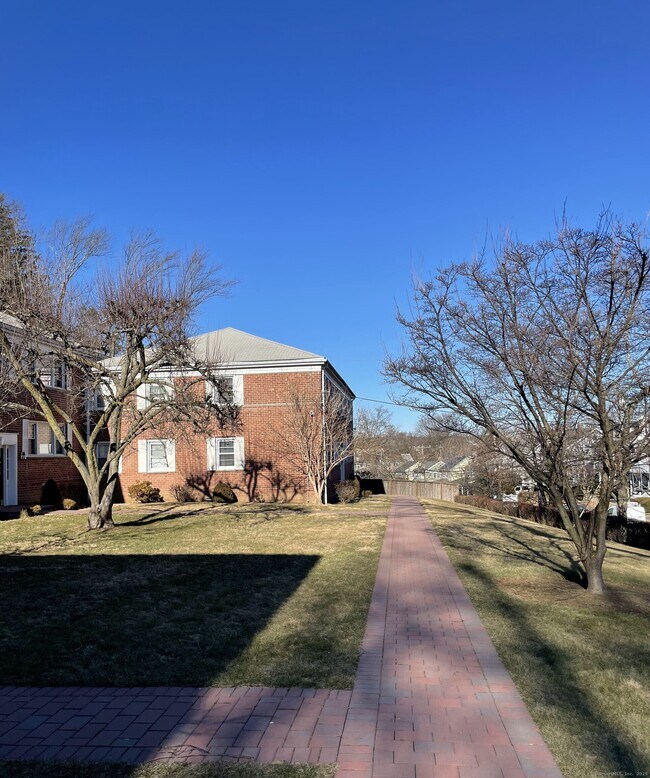 264 Glenbrook Rd in Stamford, CT - Building Photo - Building Photo