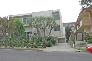 8334 Manitoba St in Playa Del Rey, CA - Building Photo