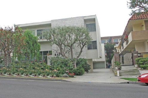 8334 Manitoba St in Playa Del Rey, CA - Building Photo