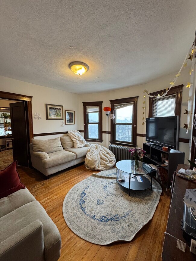 36 Mason St, Unit 2 in Somerville, MA - Foto de edificio - Building Photo